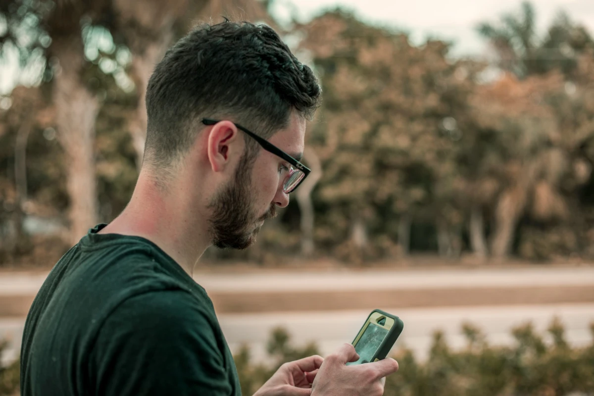 Jak namierzyć czyjś telefon i nie dać się wykryć?